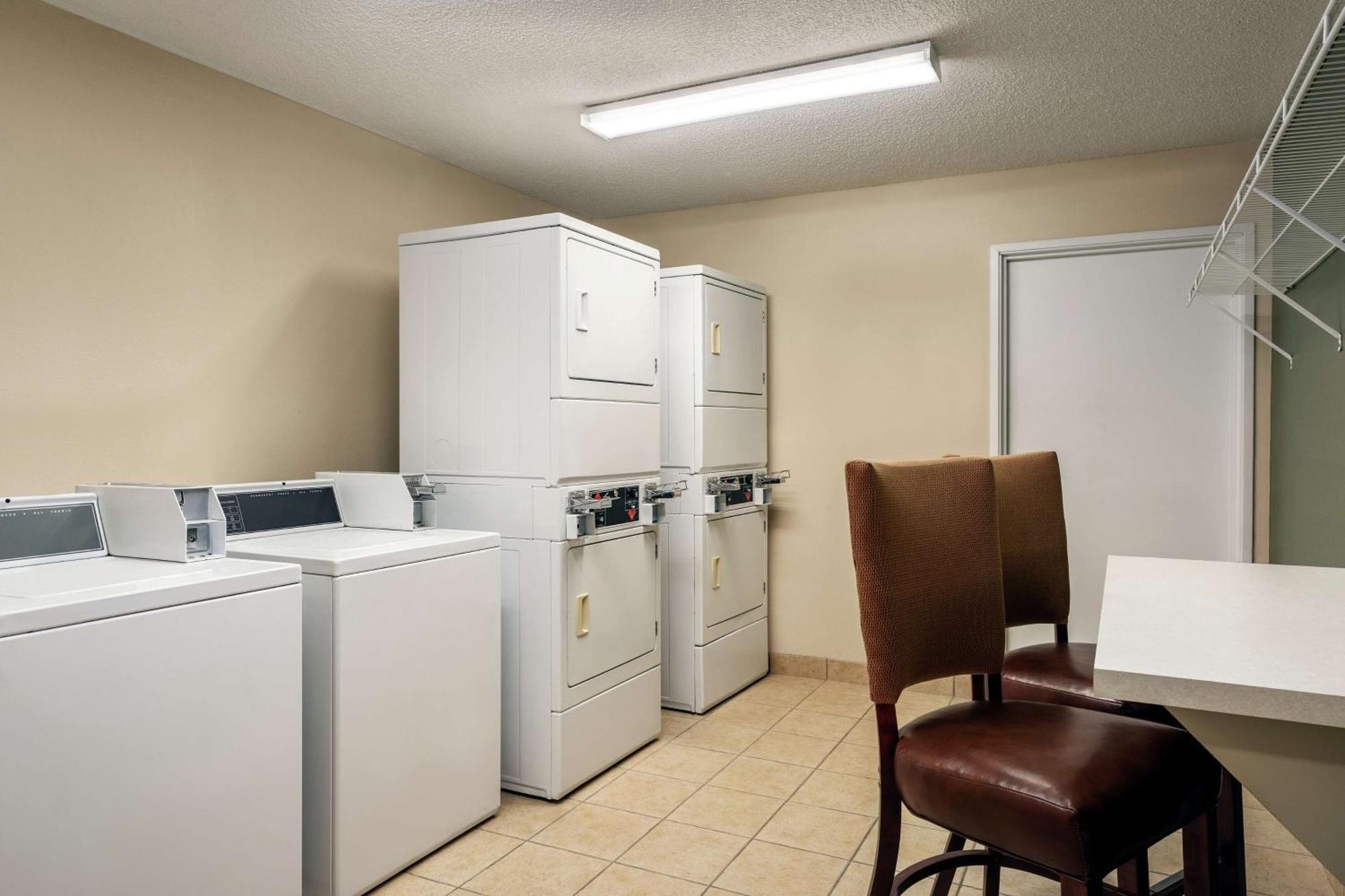 Homewood Suites By Hilton Erie Kearsarge Extérieur photo