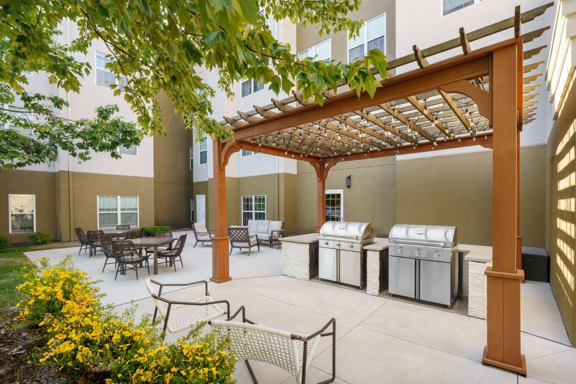 Homewood Suites By Hilton Erie Kearsarge Extérieur photo